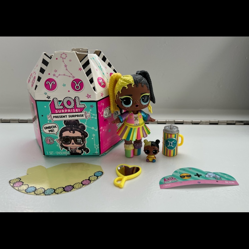 LOL Surprise Doll Ultra Rare Flipside Series 2 Present Surprise